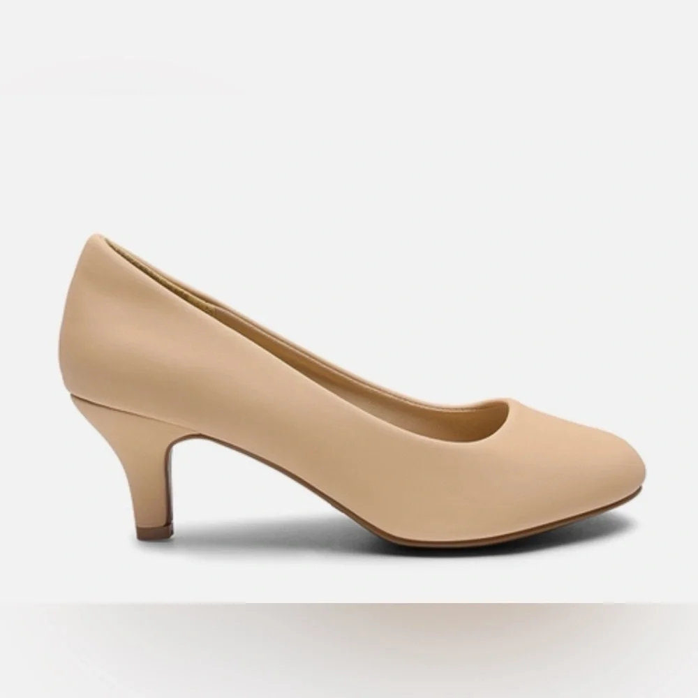 Dream Pairs Comfy Round Tor Low Heel Pumps - Nude/Nubuck - sz 9.5 - New in Box